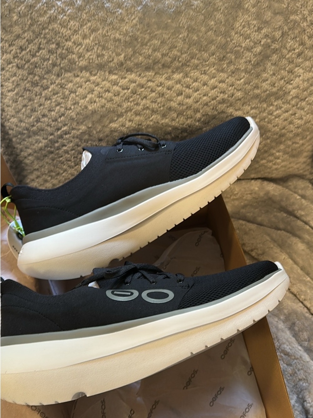 OOFOS OOMY Stride Men's Black Mesh Casual Sneakers with White Sole Size 11 New